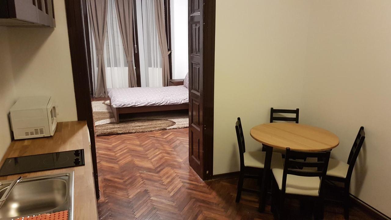 Cosy Studio-Apartament Oradea Exteriör bild