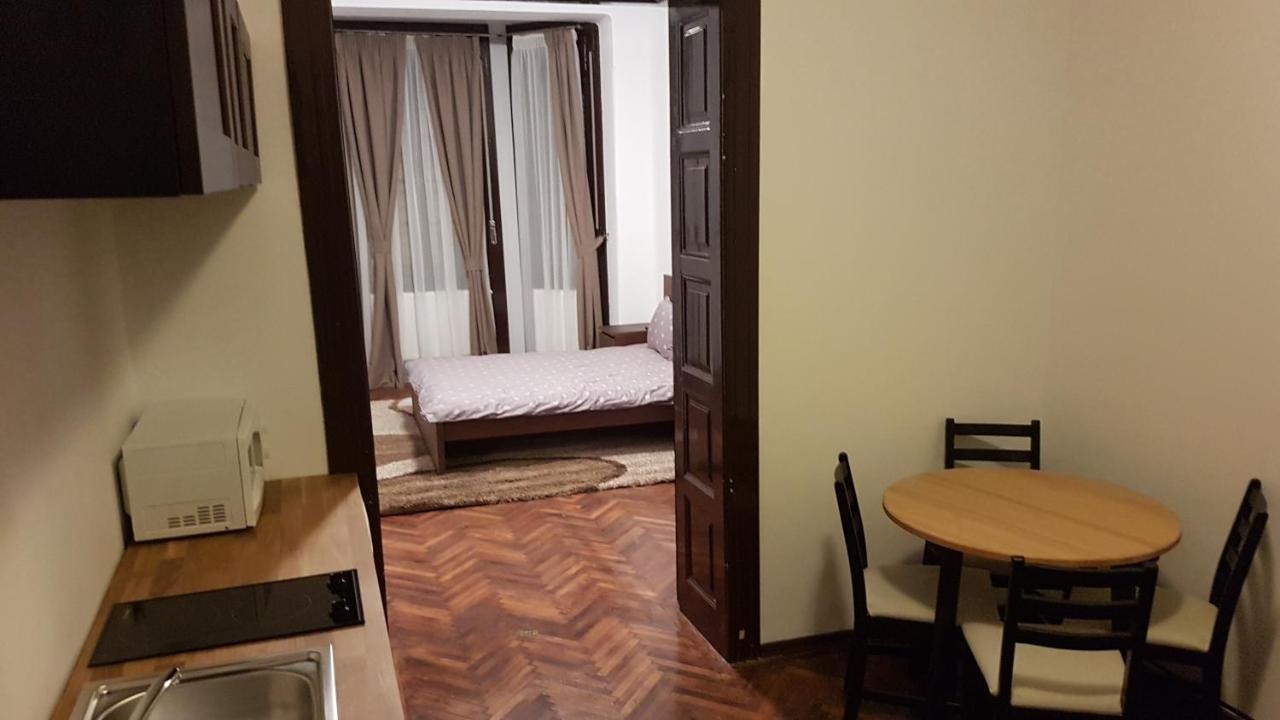 Cosy Studio-Apartament Oradea Exteriör bild